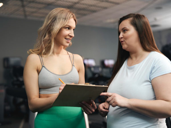 Coaching Minceur : Pourquoi il Surpasse les Régimes Génériques